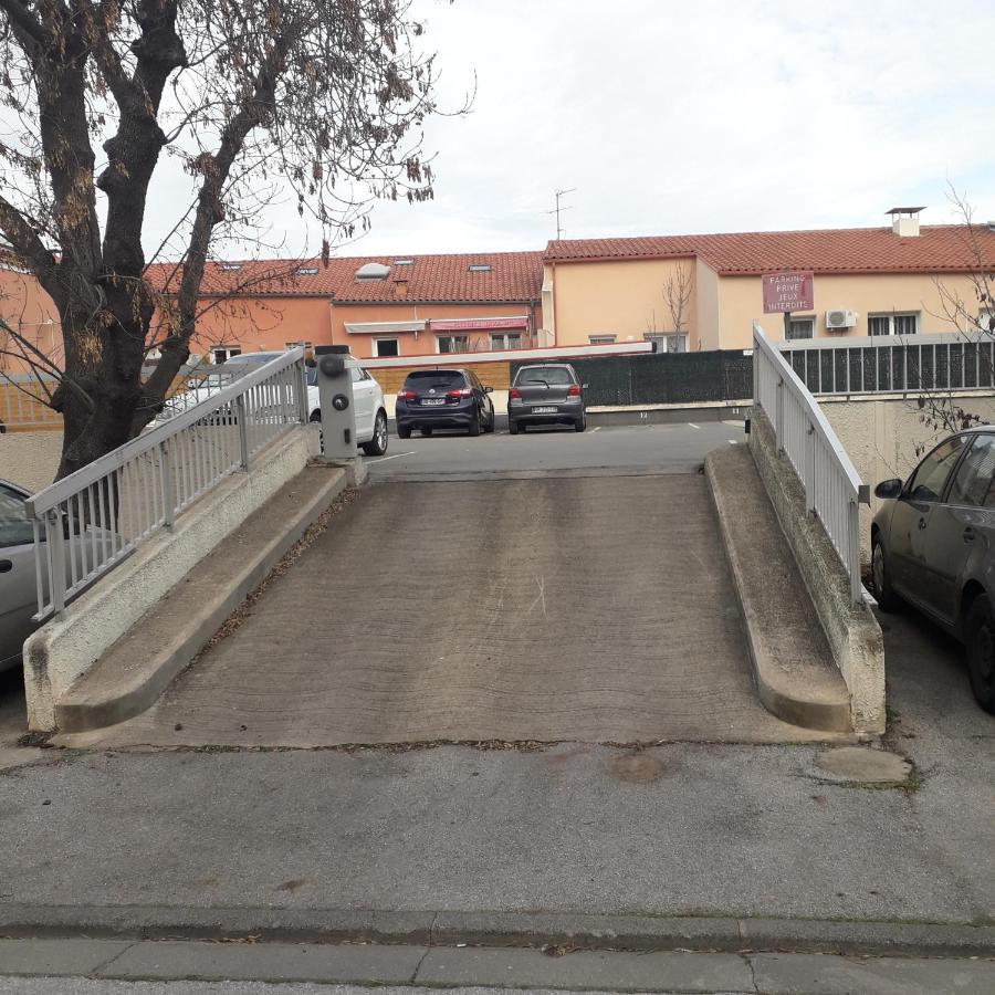 Charmant Studio Avec Climatisation Et Parking Perpignan Kültér fotó